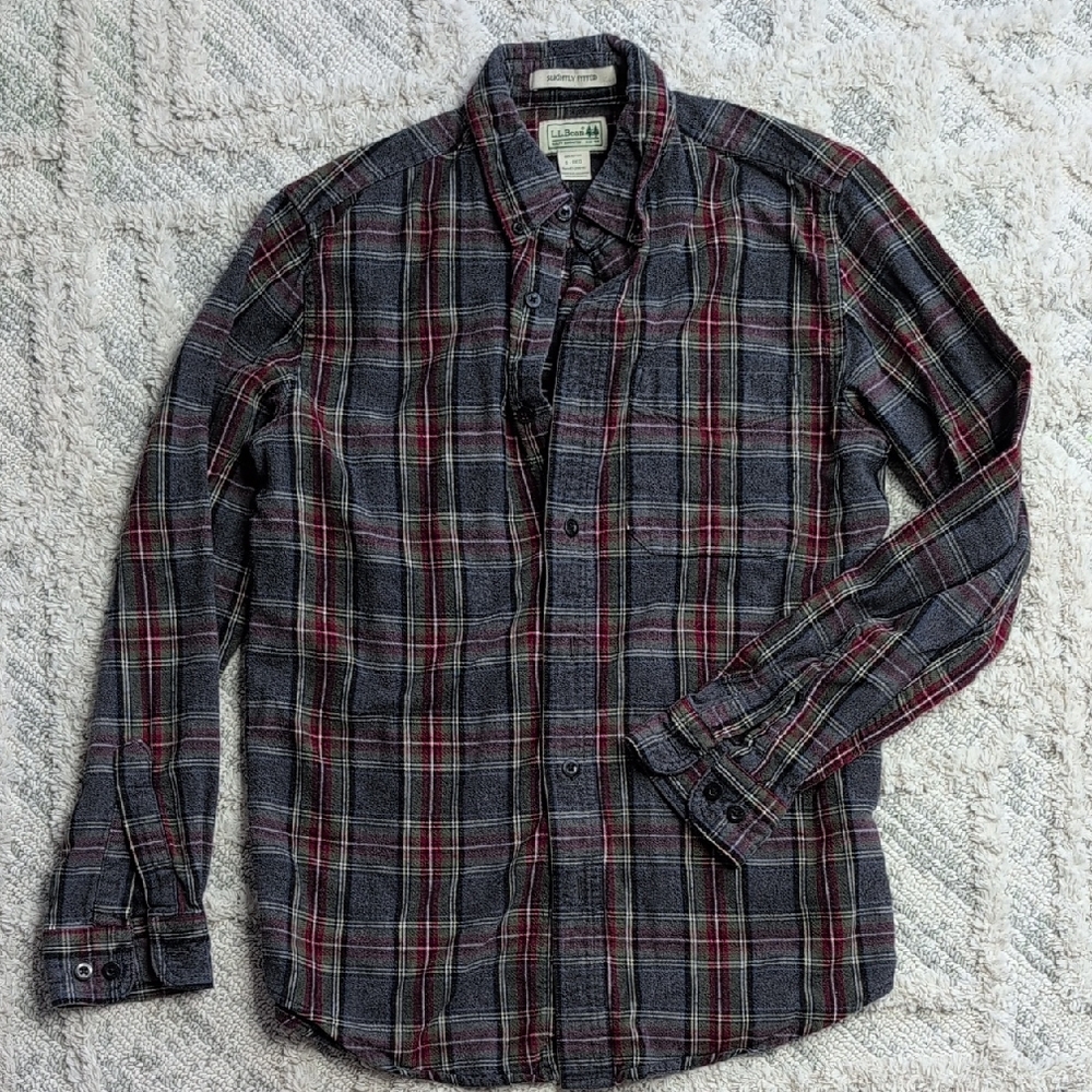 L.L. Bean Men's Grey Plaid Button-Down Shirt Slightly Fitted